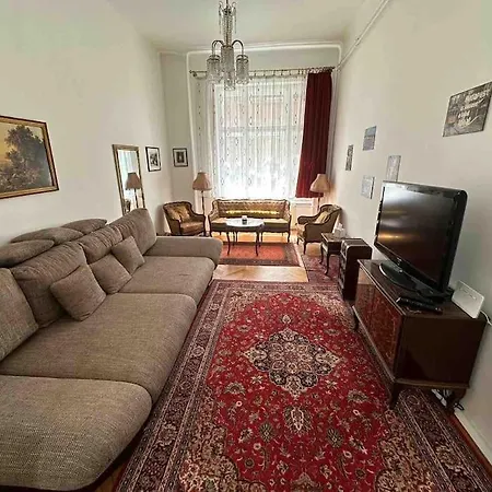 Apartment Classic Flat Near The Danube